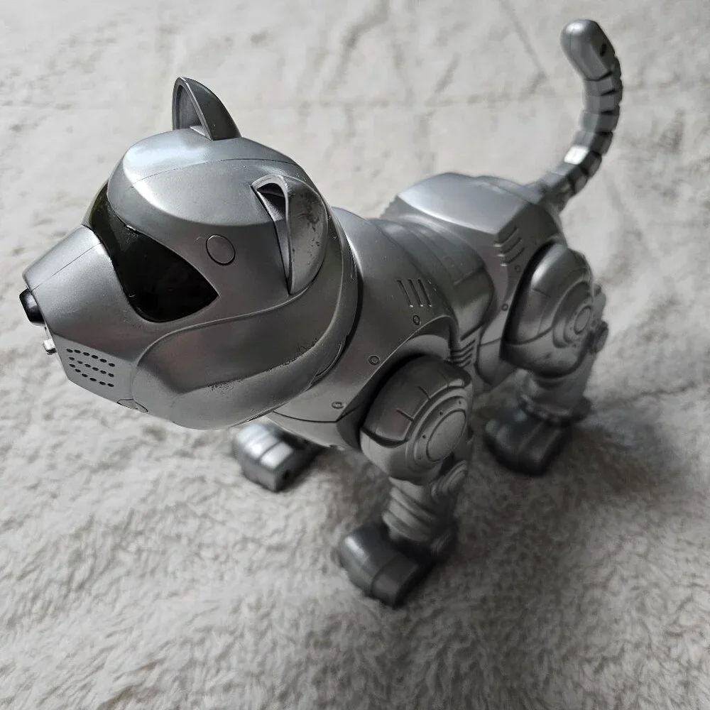 Vintage Manley Quest Tekno Kitty Silver (Powers on, Needs Work or For Parts)